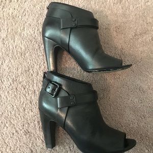 VC Signature Nikoletta Booties‎